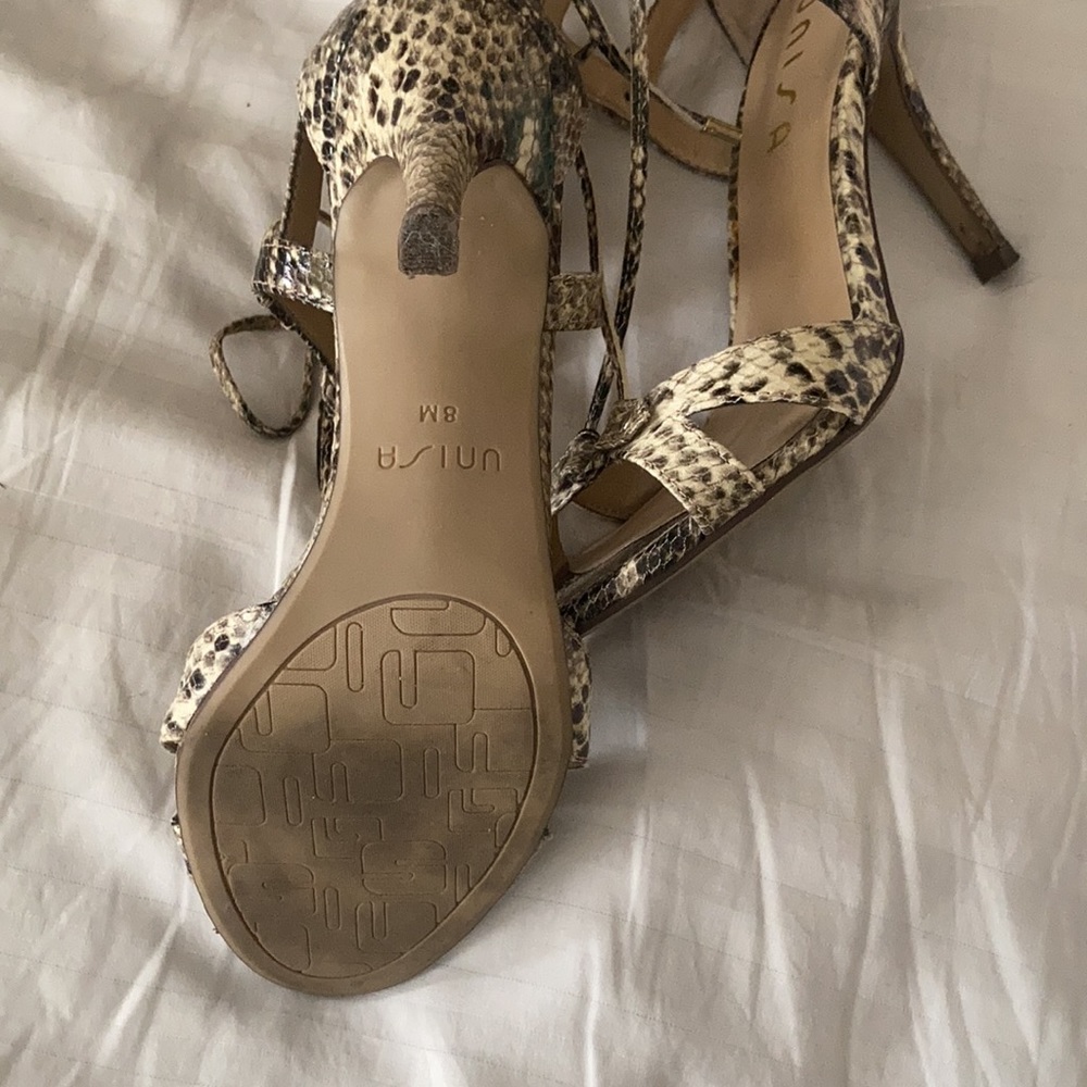 Heels - Picture 4 of 4